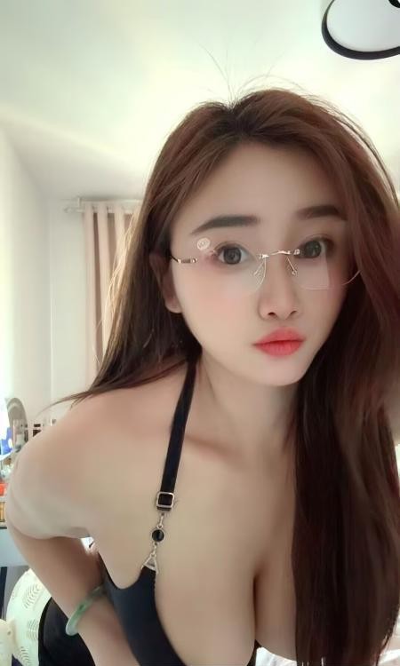 纯欲眼镜妹曼曼