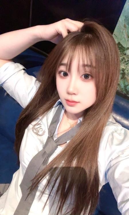 白嫩性感美女凡凡