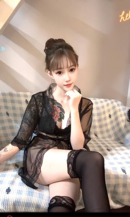 武侯美乳纹身妹小井