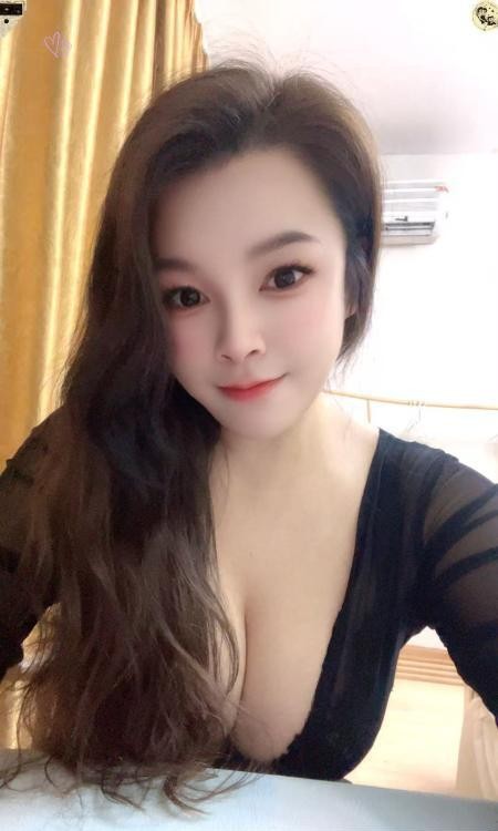 健身小骚妇前凸后翘