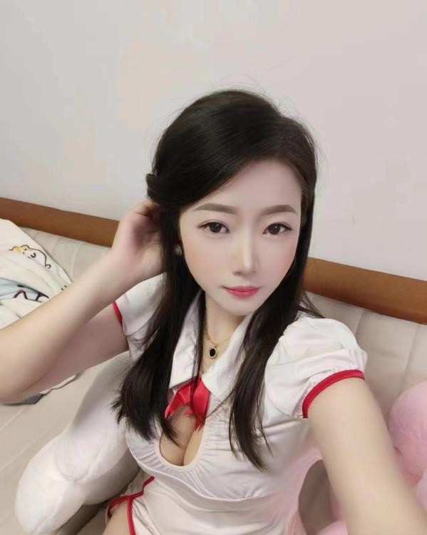 大波妹水床少妇