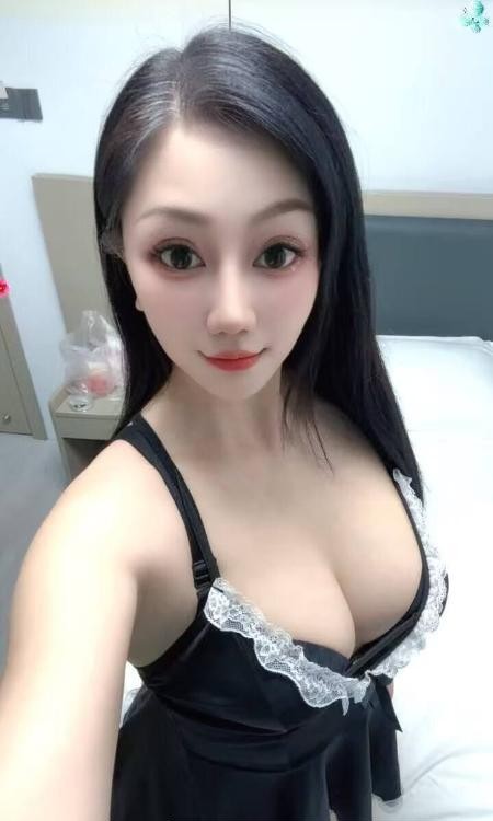 服务型大胸美少妇