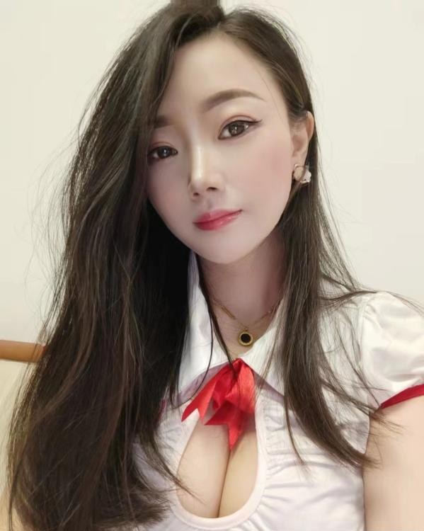 大波妹水床少妇
