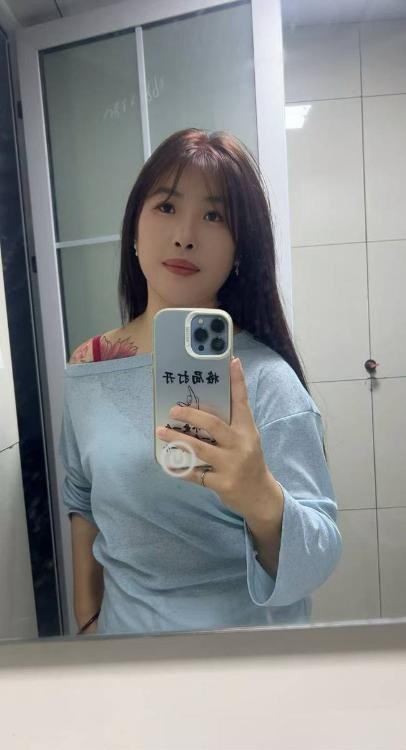 黑丝情趣风骚小妹