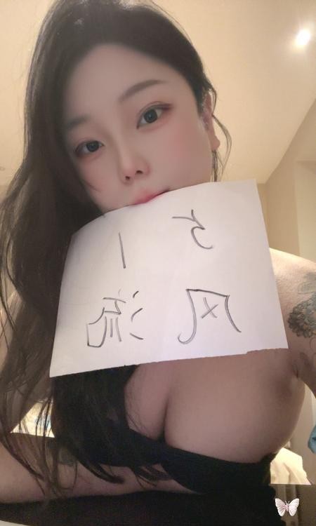 大胸闷骚喷水微胖妹妹