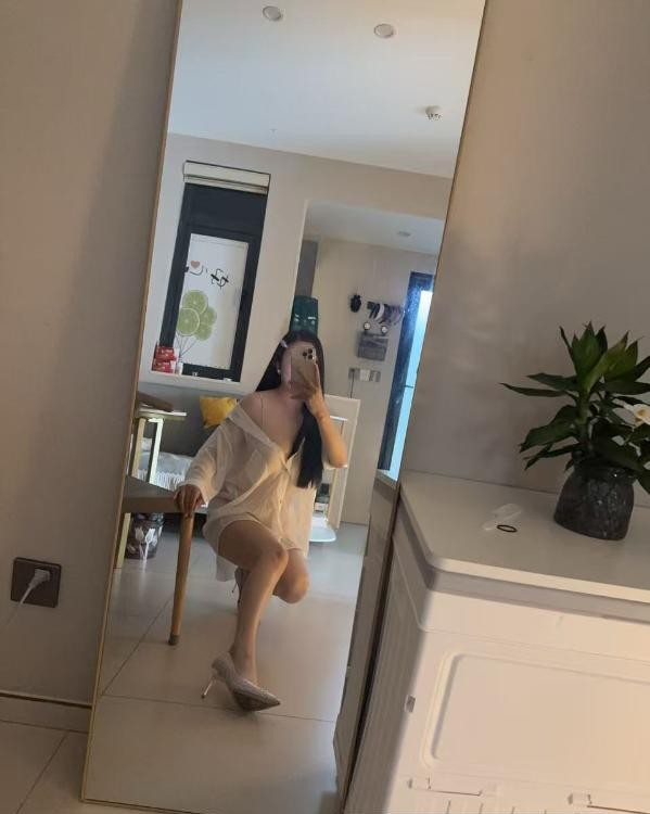 白皮御姐身材好