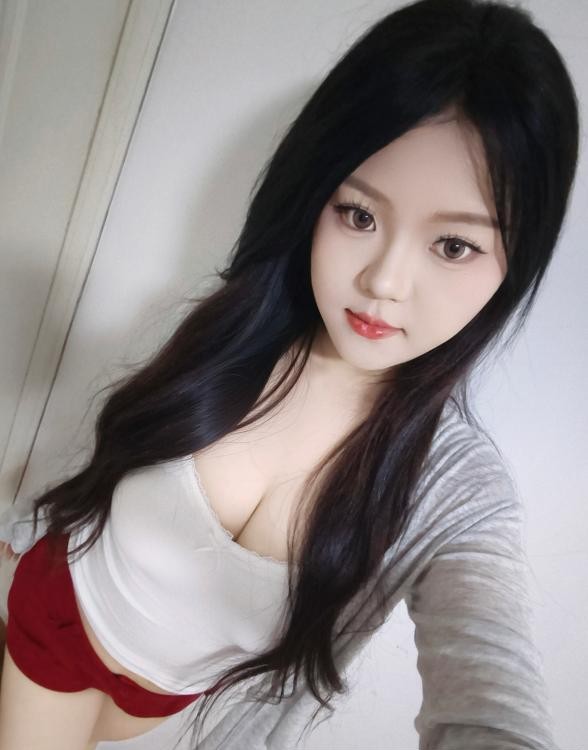 湖塘萝莉嫩妹