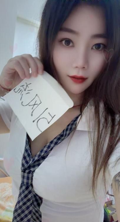 大奶骚妇小狐狸