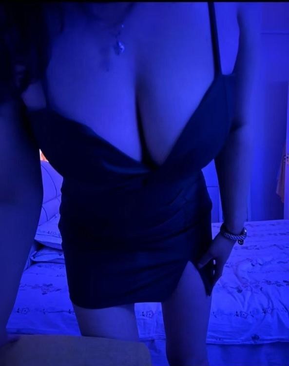 丰满大胸服务少妇