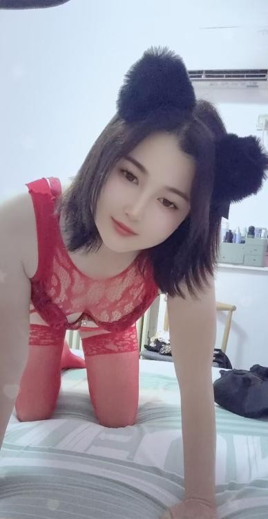 舌吻红色情欲小浪妇