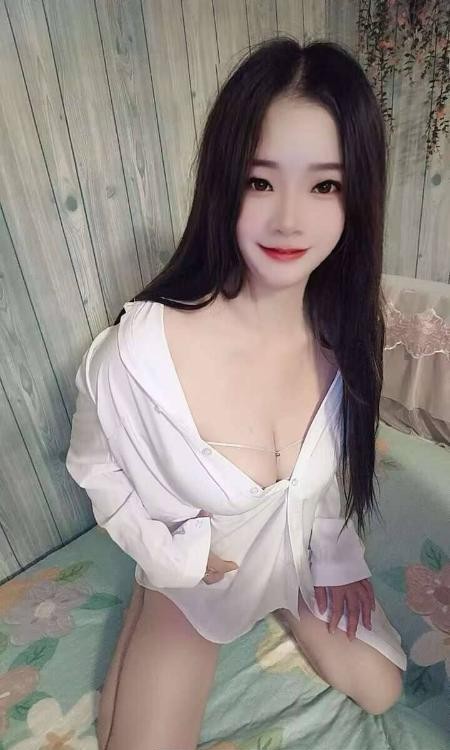 嫩妹性感小月