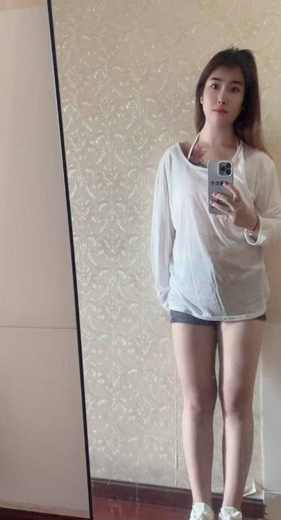 黑丝情趣风骚小妹