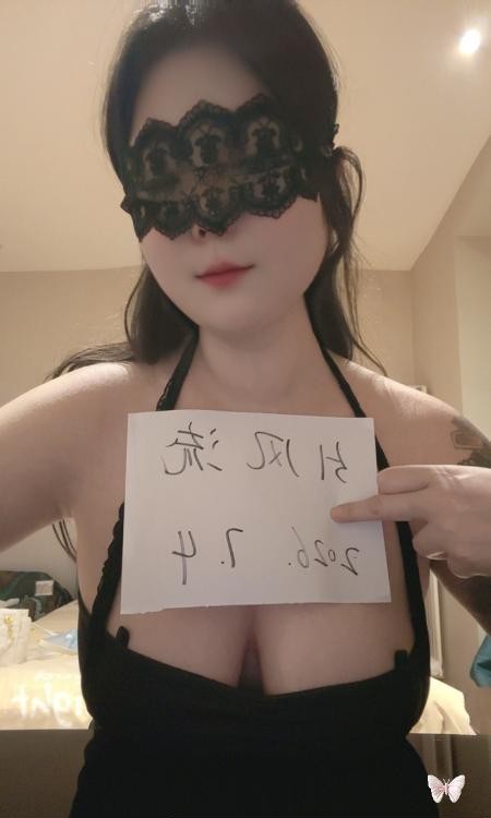 大胸闷骚喷水微胖妹妹