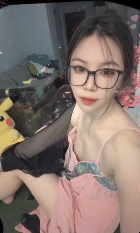 铁西眼镜气质美女