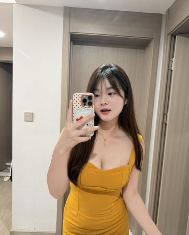 白嫩性感兼职骚货