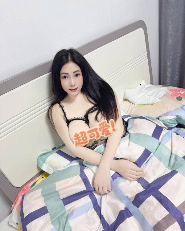 巨乳蜜桃臀骚货