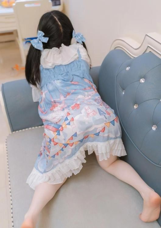 三点粉萝莉