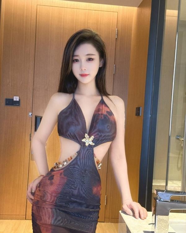 颜值服务系反差御姐