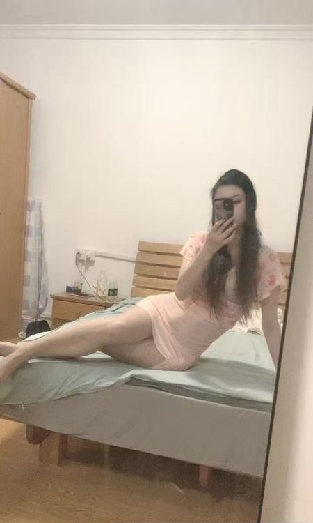 御姐风细腻肌肤美眉