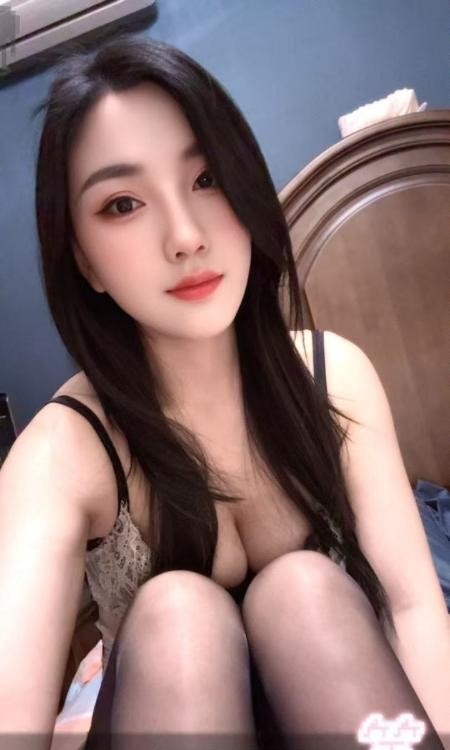 巨乳SM可3p小骚逼