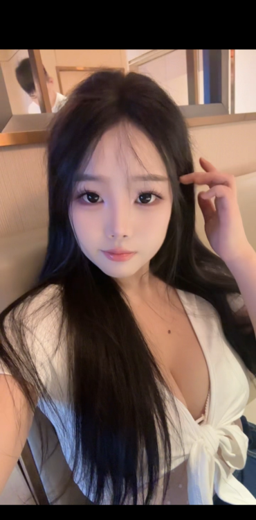 美乳嫩妹小泡泡