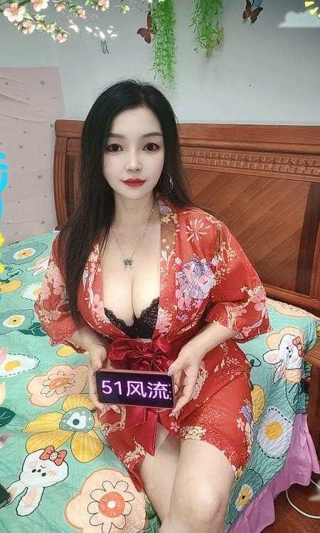 大胸饥渴风骚少妇