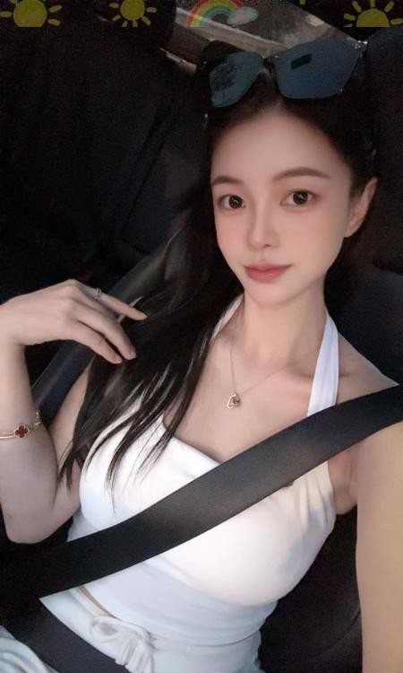 肤白蜜桃臀妹妹