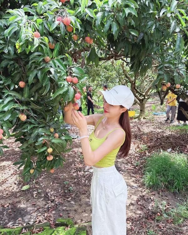 肤白蜜桃臀妹妹