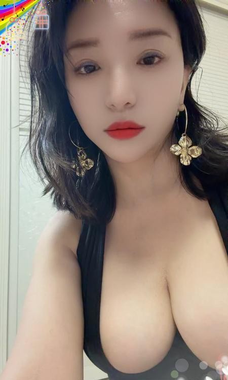 上城戴眼镜的骚妇