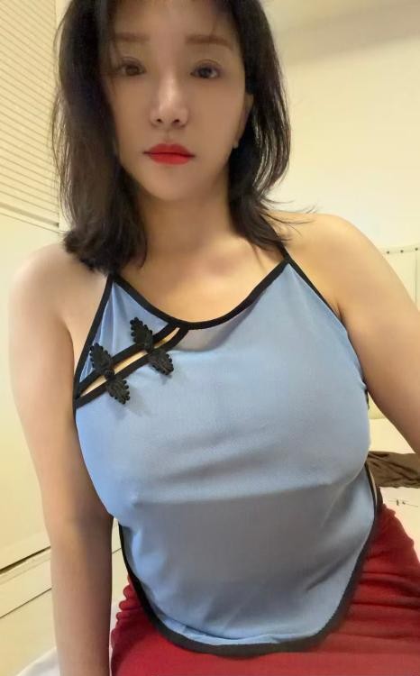 上城戴眼镜的骚妇
