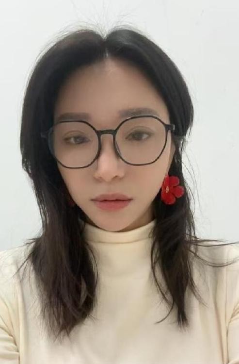 上城戴眼镜的骚妇