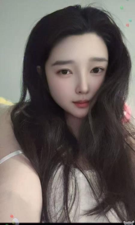 冷白皮高颜美女