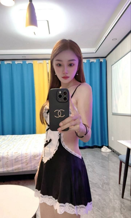 小月亮御姐一线天