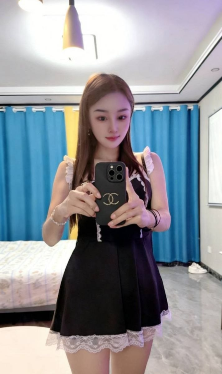 小月亮御姐一线天