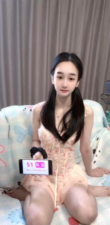 上城制服长腿嫩妹