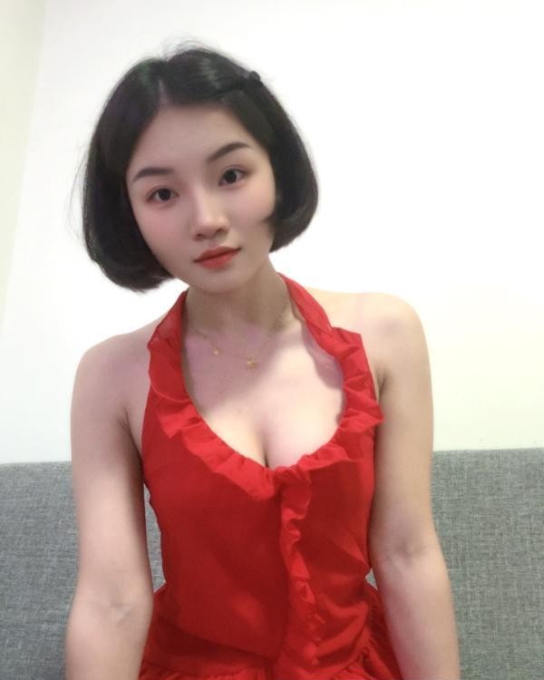 腰细屁股大兼职小姐姐