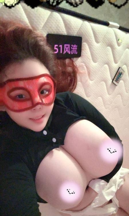 巨乳风骚十足