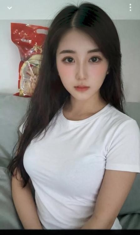 朝阳性感丰满大奶妹