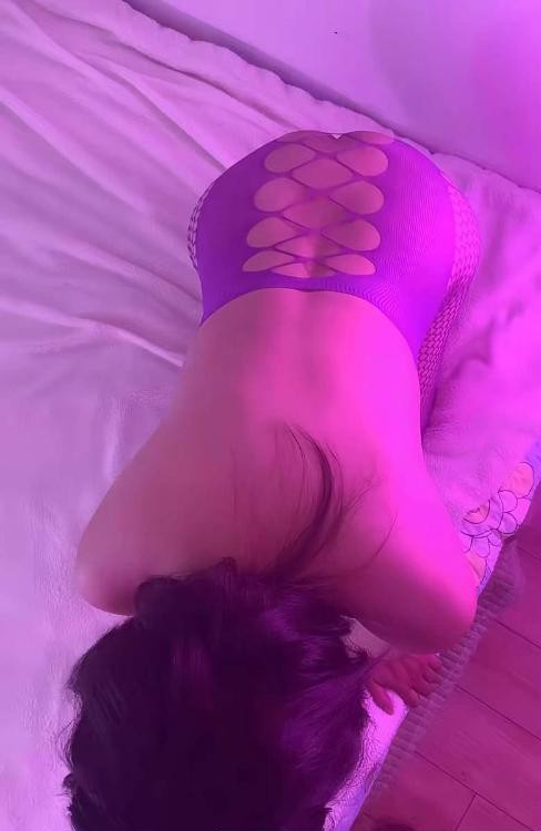 东站风骚翘臀雯雯