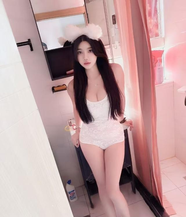 武候零零后巨乳老师