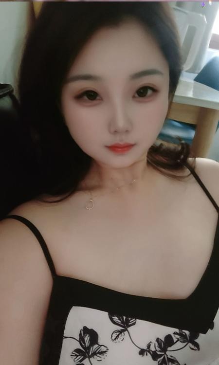 返食偷情人妻骚逼