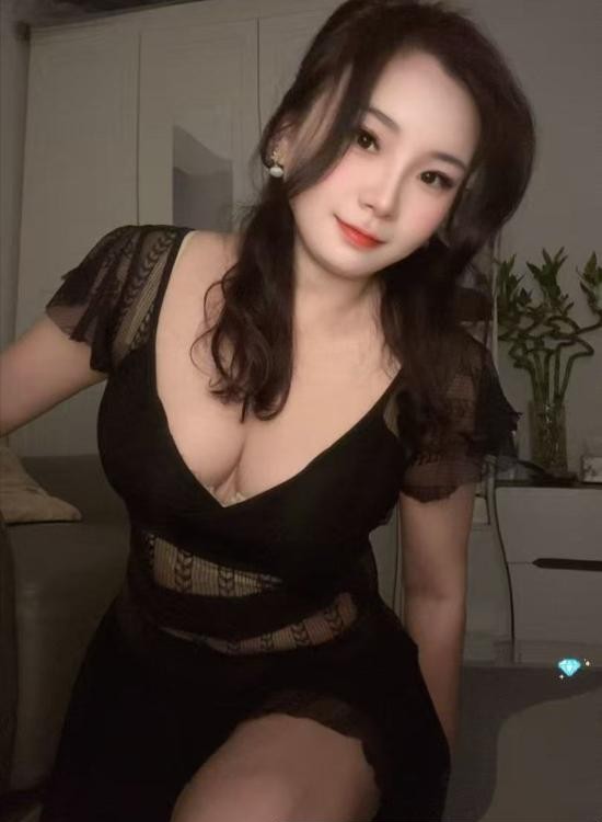 美乳肤白慕容