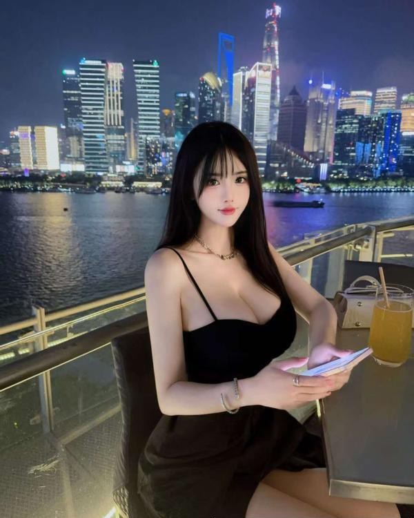 巨乳高颜反差兔兔  