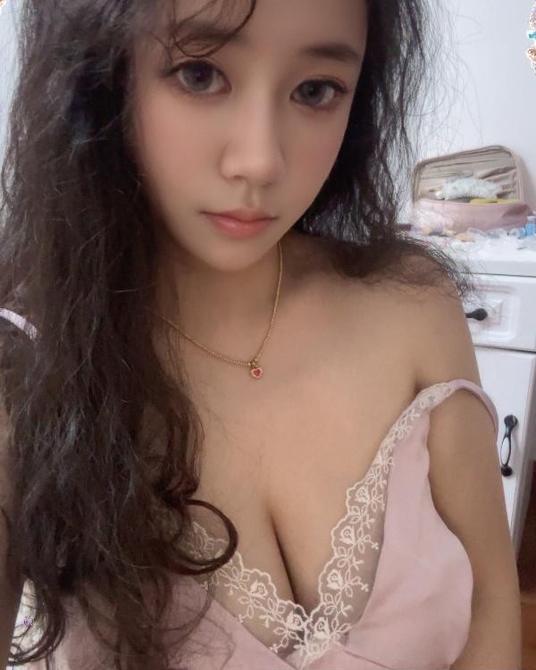 南京夫子庙大胸小姐姐