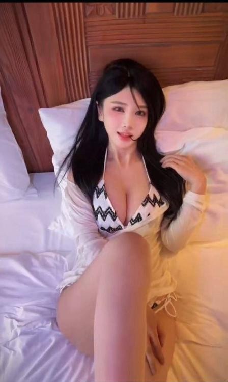 曹路妩媚大奶御姐