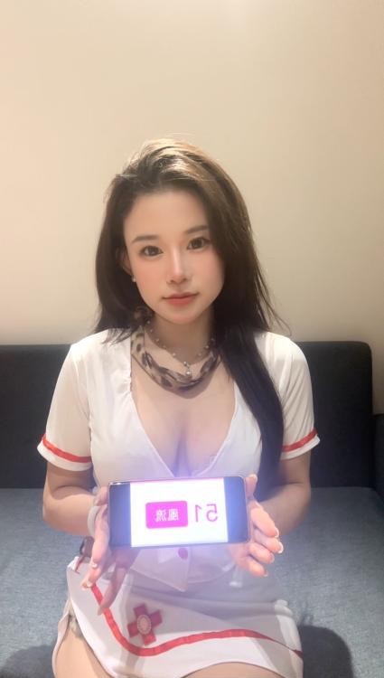 舌吻女王妞妞
