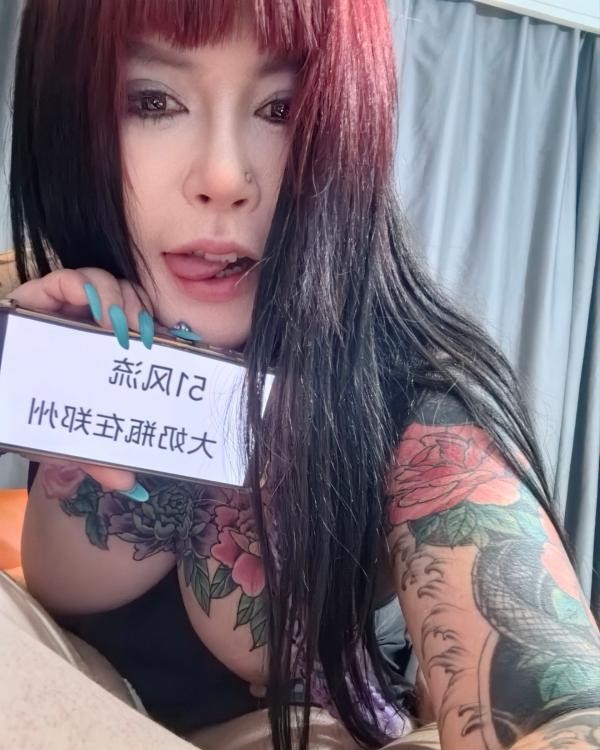 纹身淫妇大奶瓶