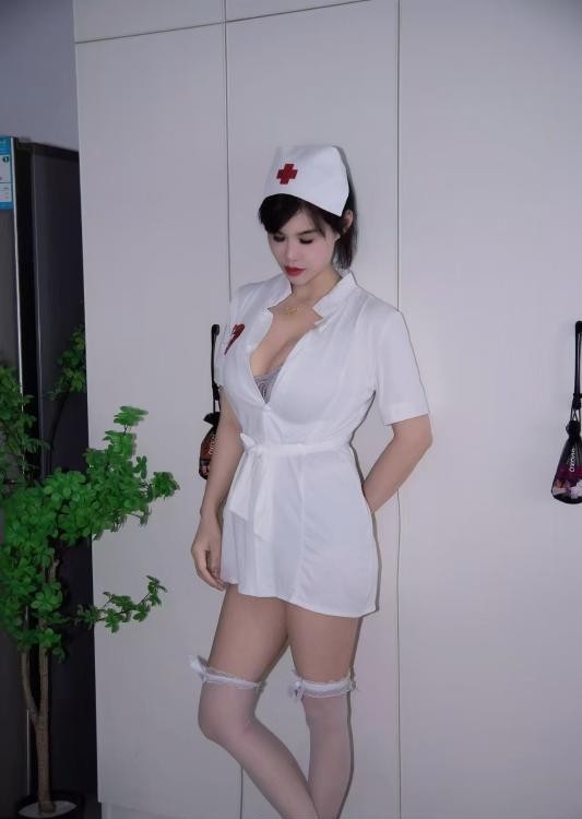 D胸细腰少妇