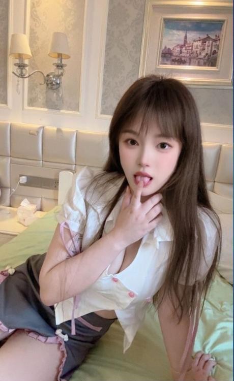 蜀山娃娃脸小骚货