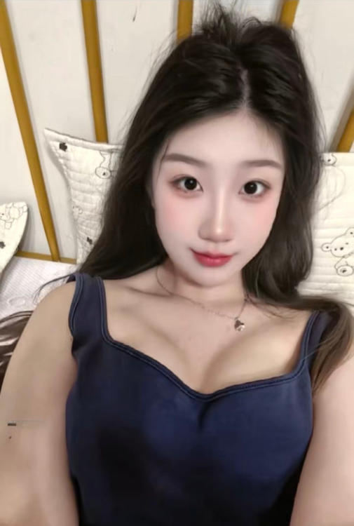 长腿大胸高颜值美女